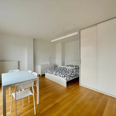 Elegant Apart-800m Main Square-parking And Lift Апартаменты *